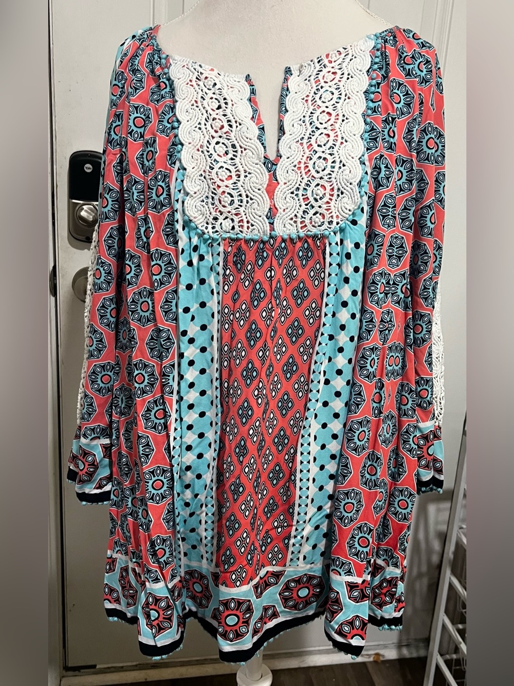 Crown & Ivy Geometric Dots Lace Trim Peep Arm Blouse Tunic Shirt Sz 3X Preppy